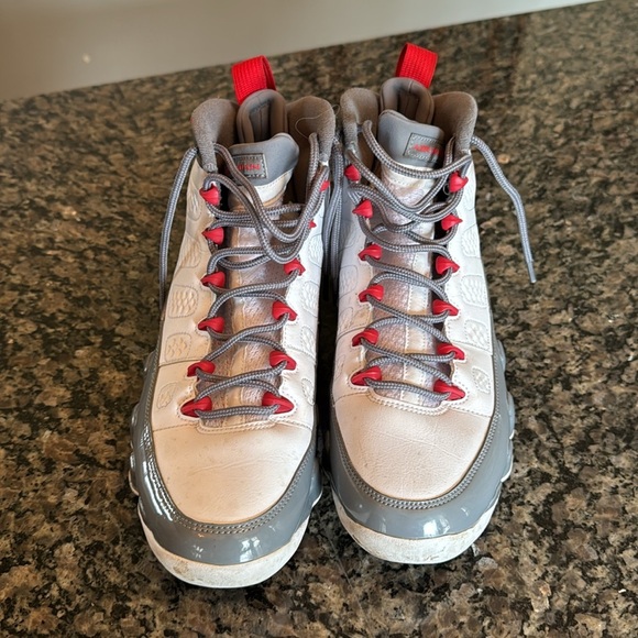 Air Jordan women’s retro 9 fire red Gray and Red Basketball Sneakers EUC 9.5 - Picture 5 of 13